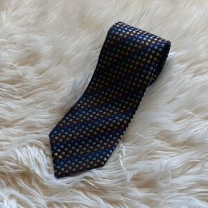 XMI Platinum 100% Silk Patterned Dotted Tie